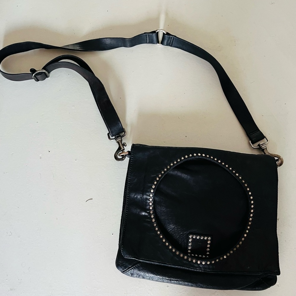 Campomaggi black leather sling bag